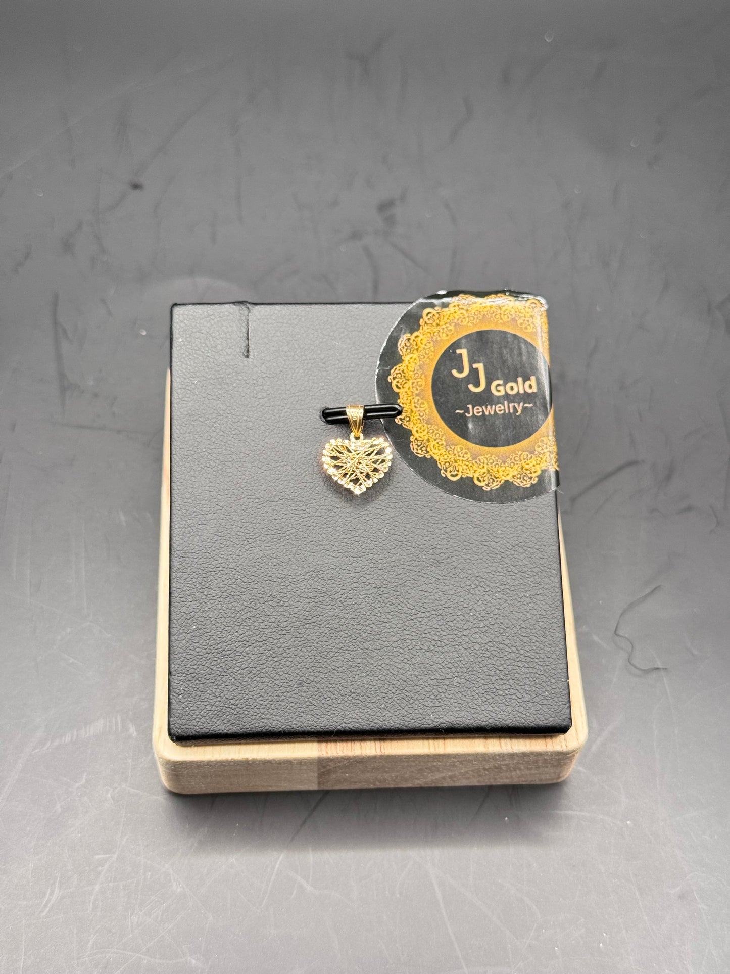 18karat small Love pendant