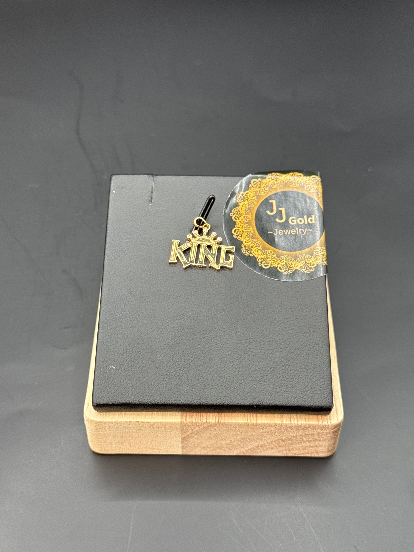 18karat King pendant
