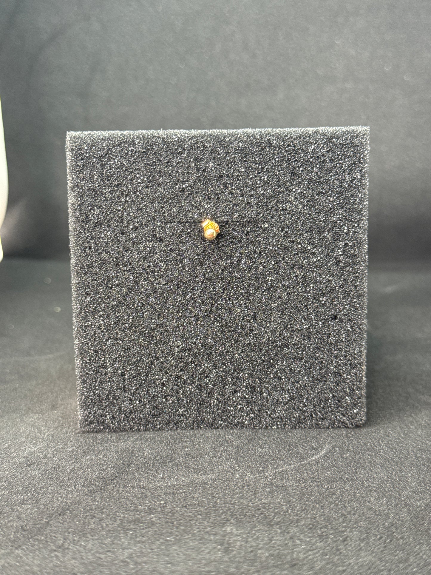 18karat tiny Nose Pin