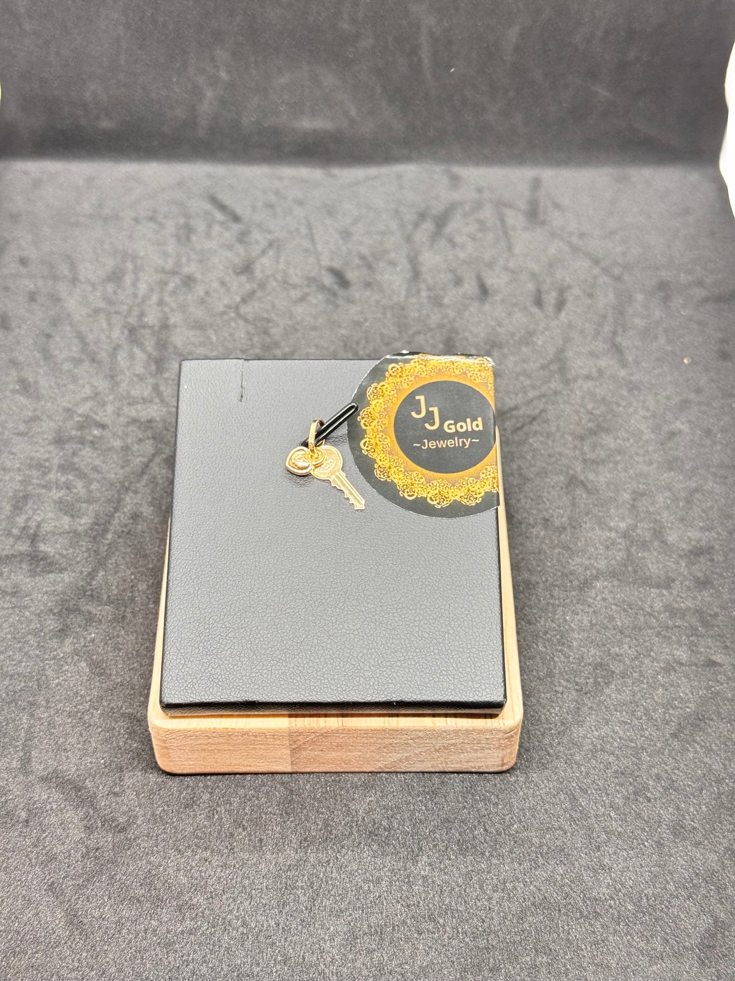 18karat Key and Love Pendant