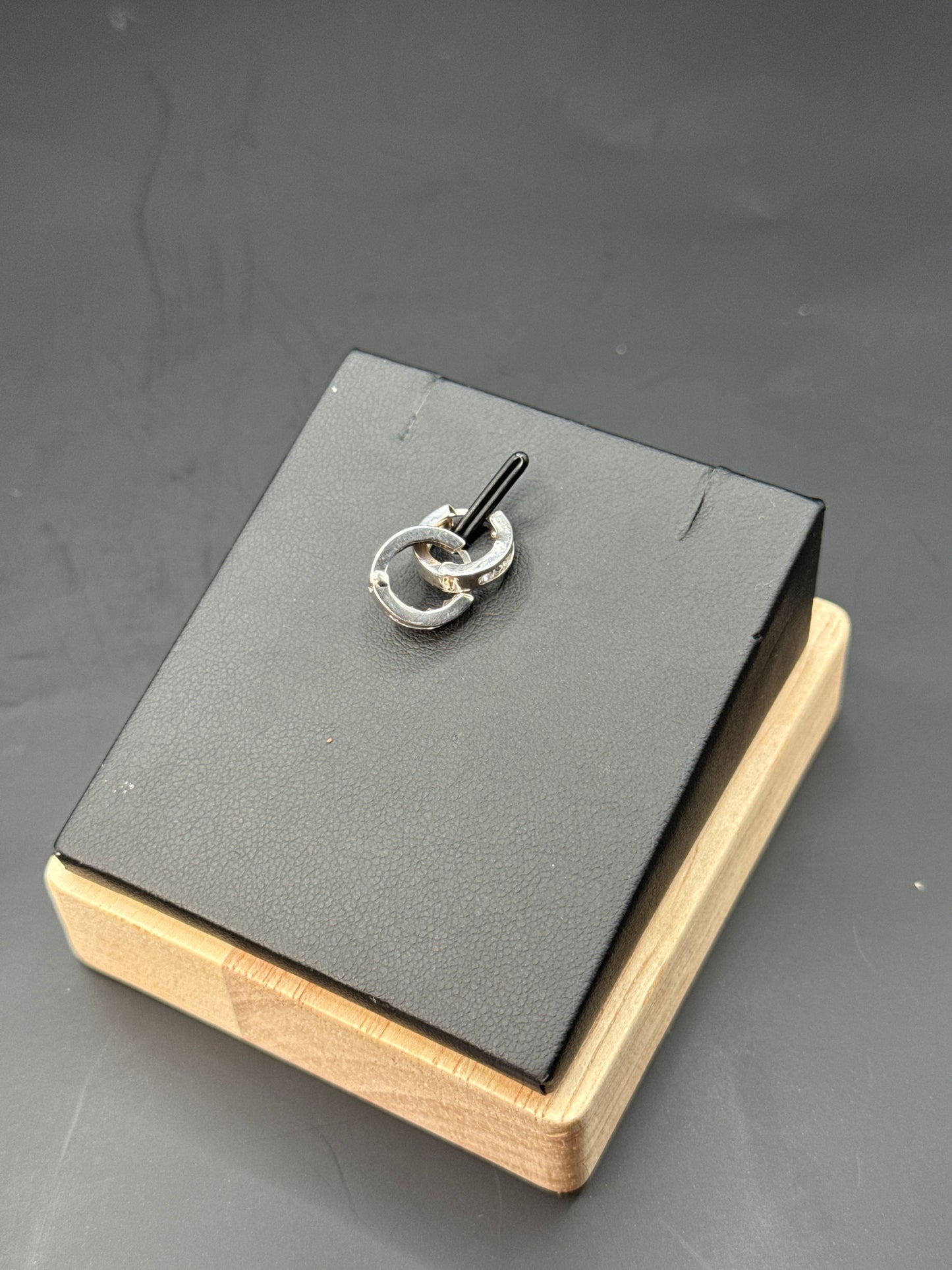 18karat White Gold clip Earrings