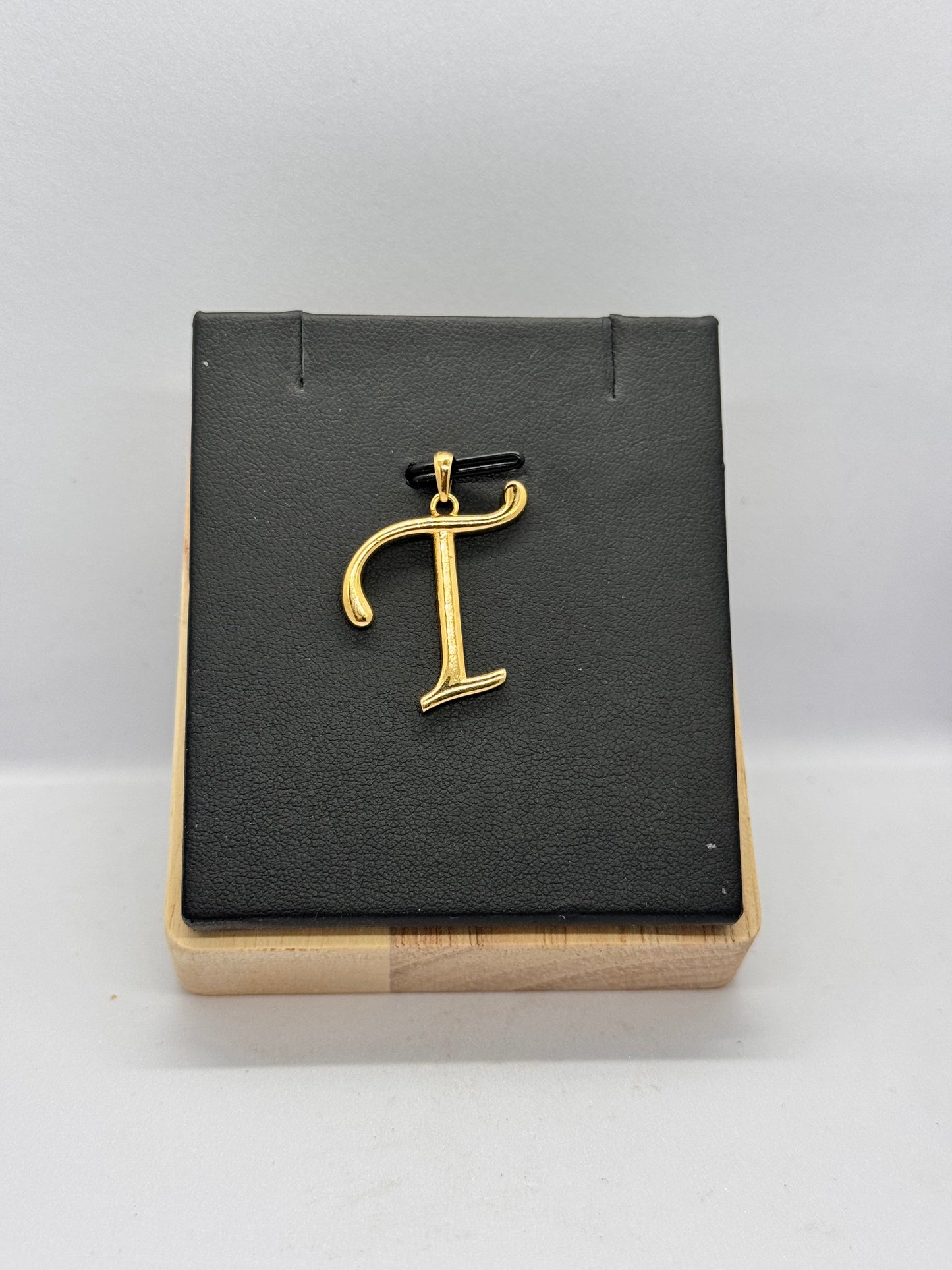18k T pendant