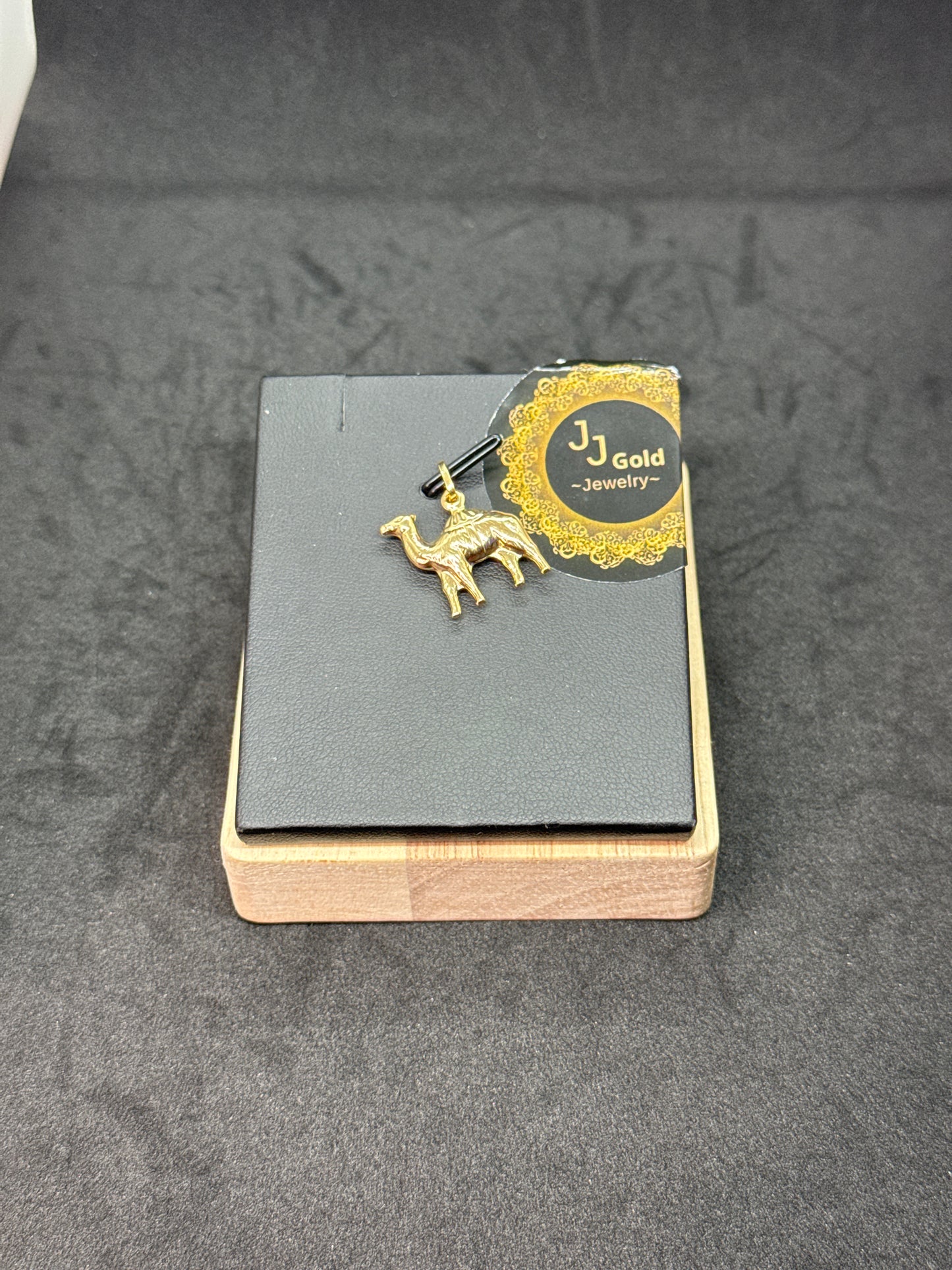 18karat Big Camel Pendant