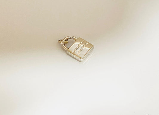 Padlock Pendant (White Gold)
