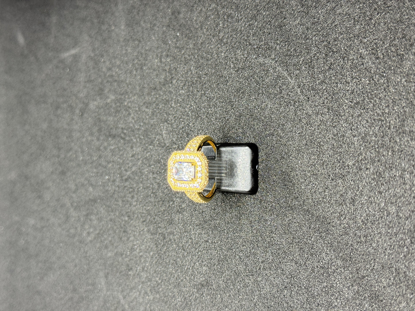 18K Female Gold Engagement Ring