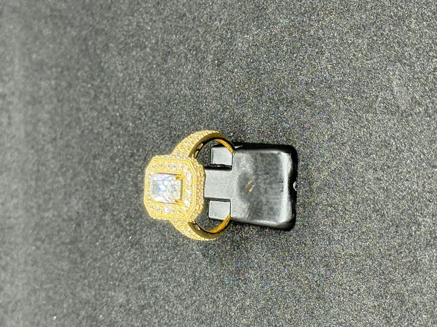 18K Female Gold Engagement Ring