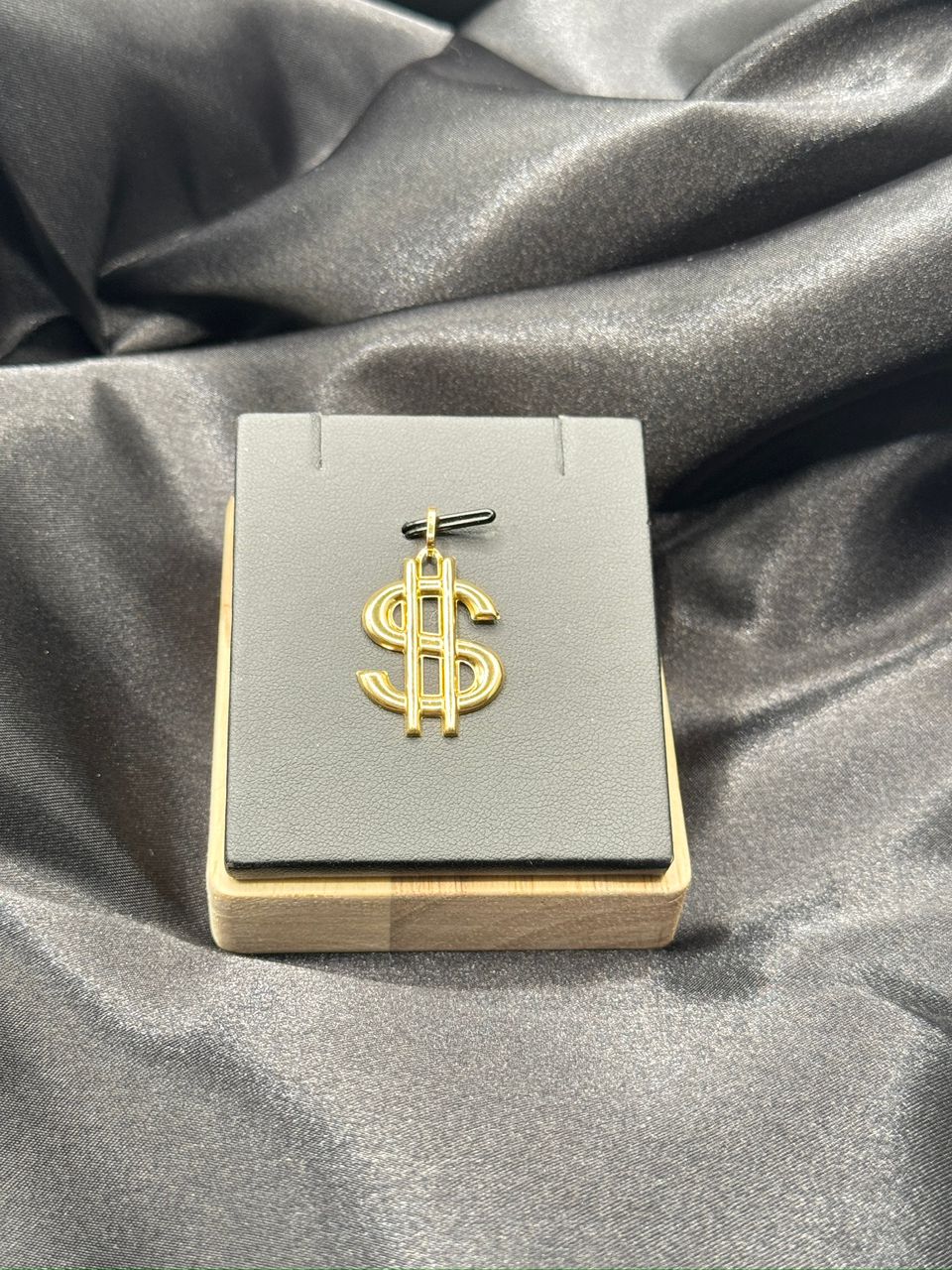 18karat Dollar sign pendant (unisex(