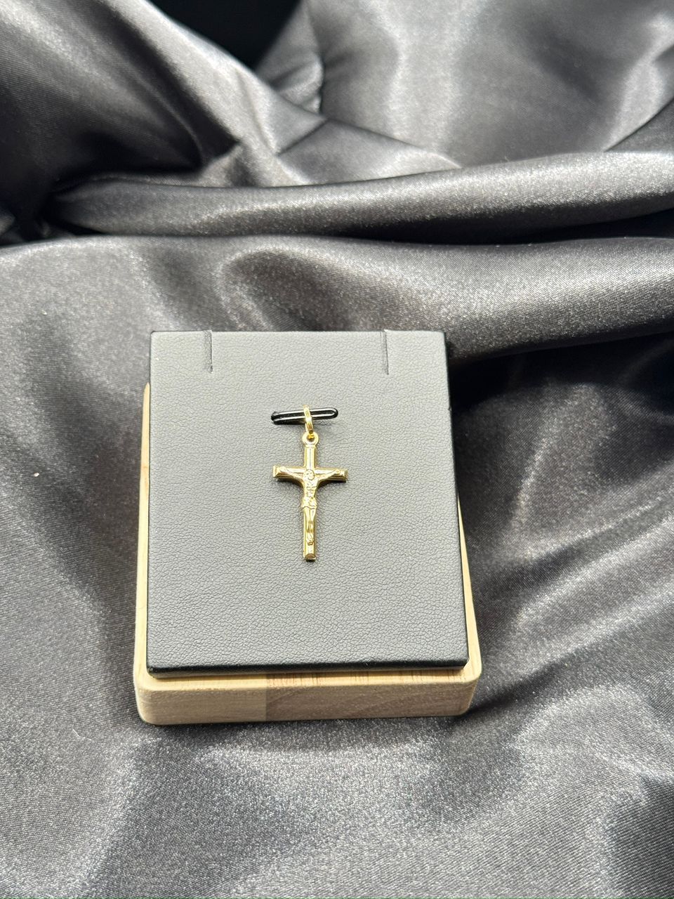 18karat cross pendant