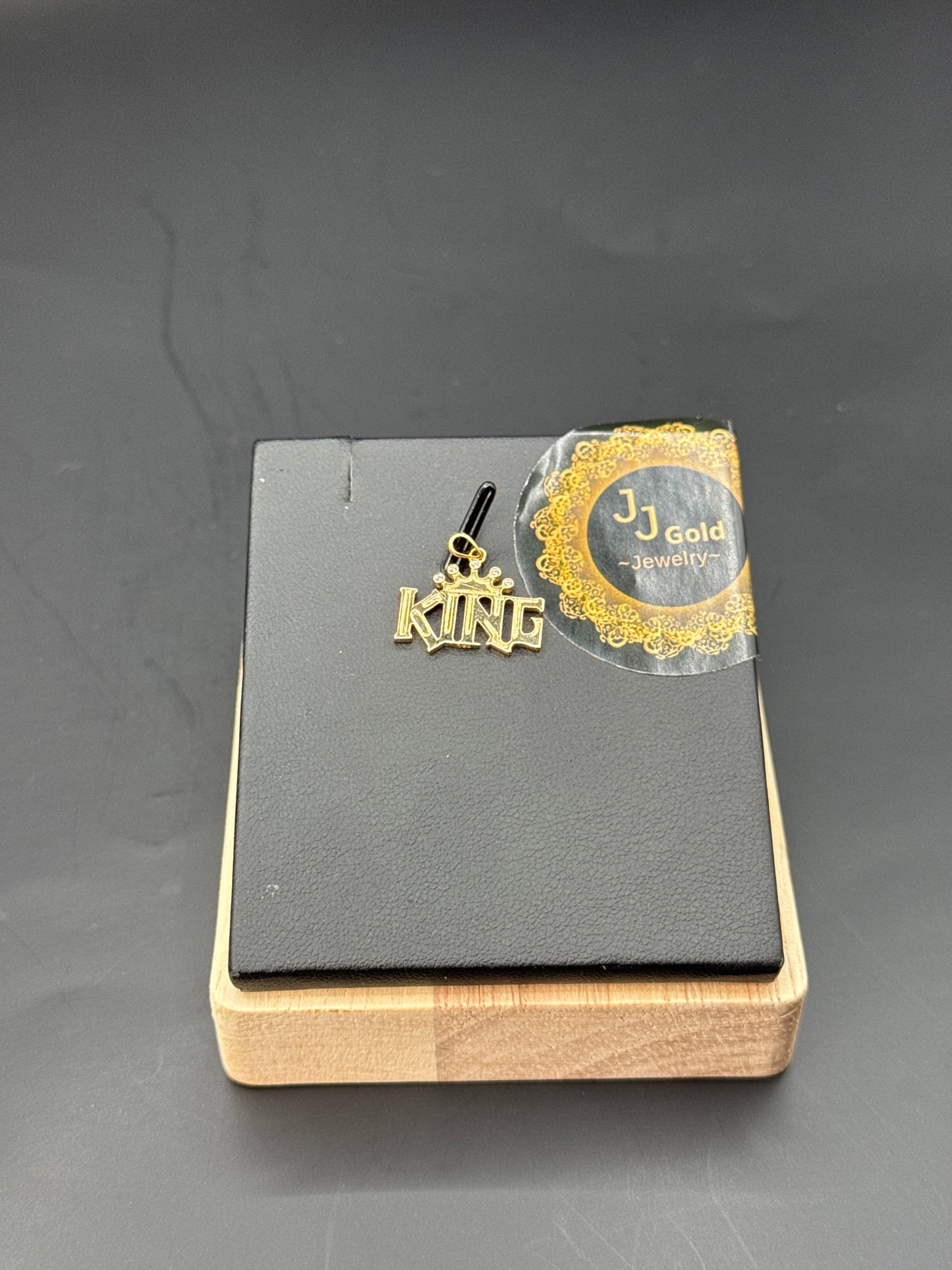 18karat King pendant