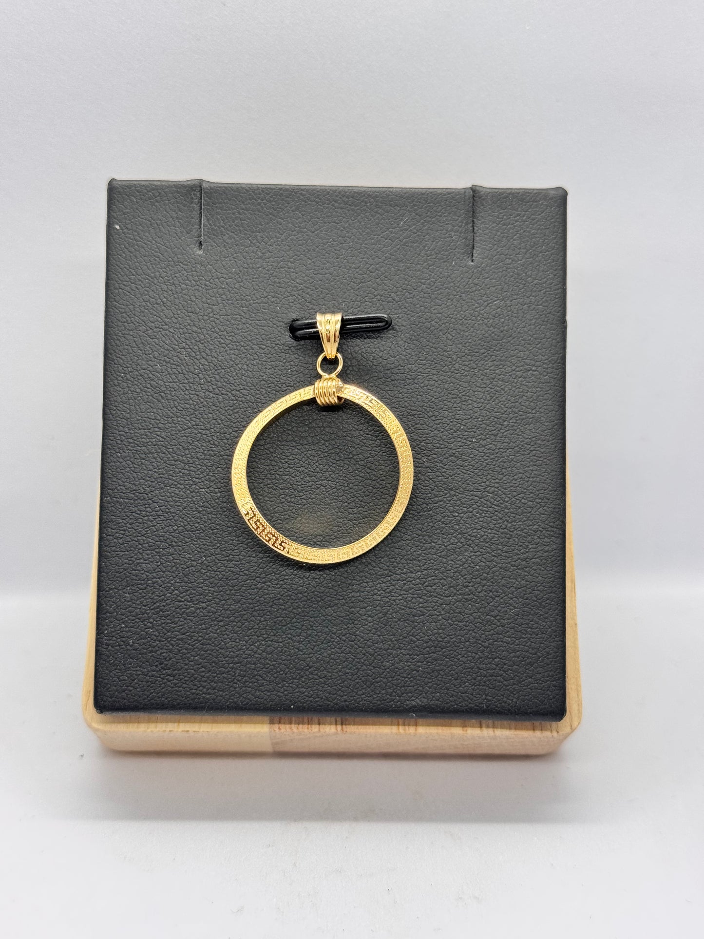 Round Pendant