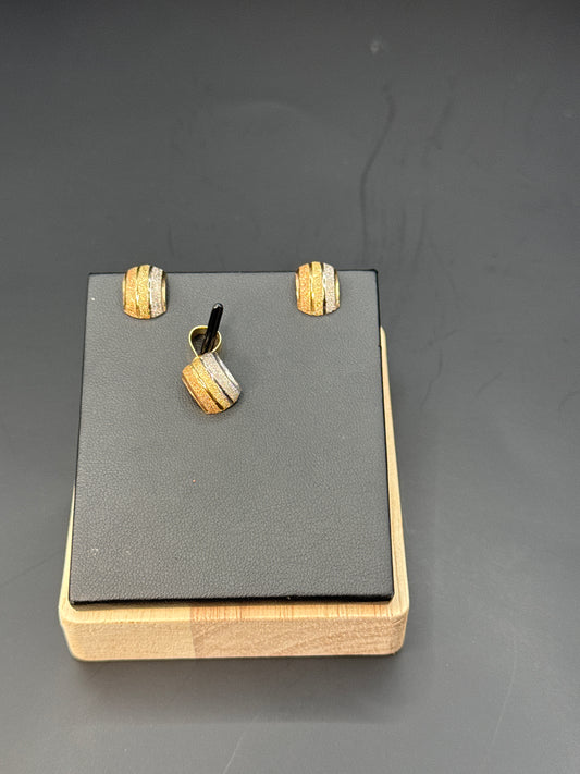 18karat Earrings and pendant set