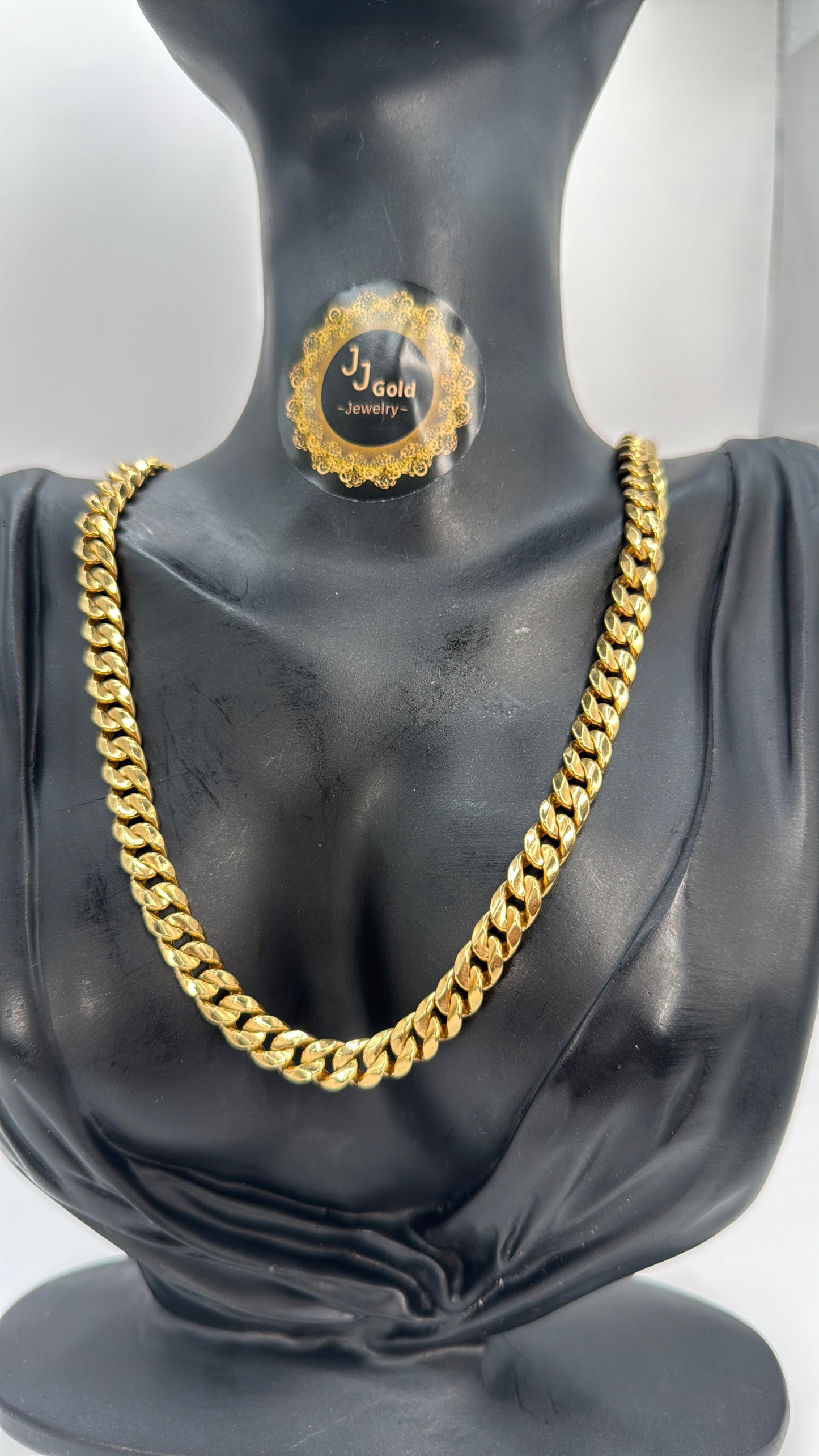 18karat cuban necklace. (Extra)