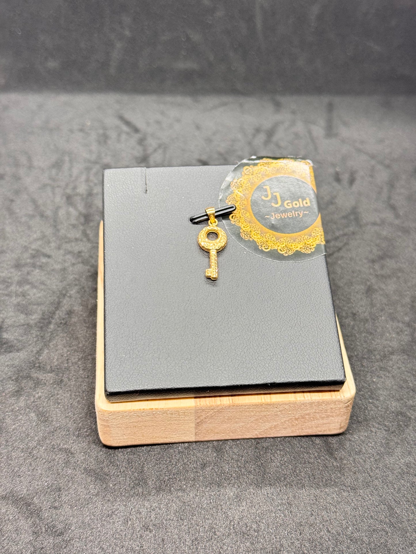 18karat Small Key Pendant