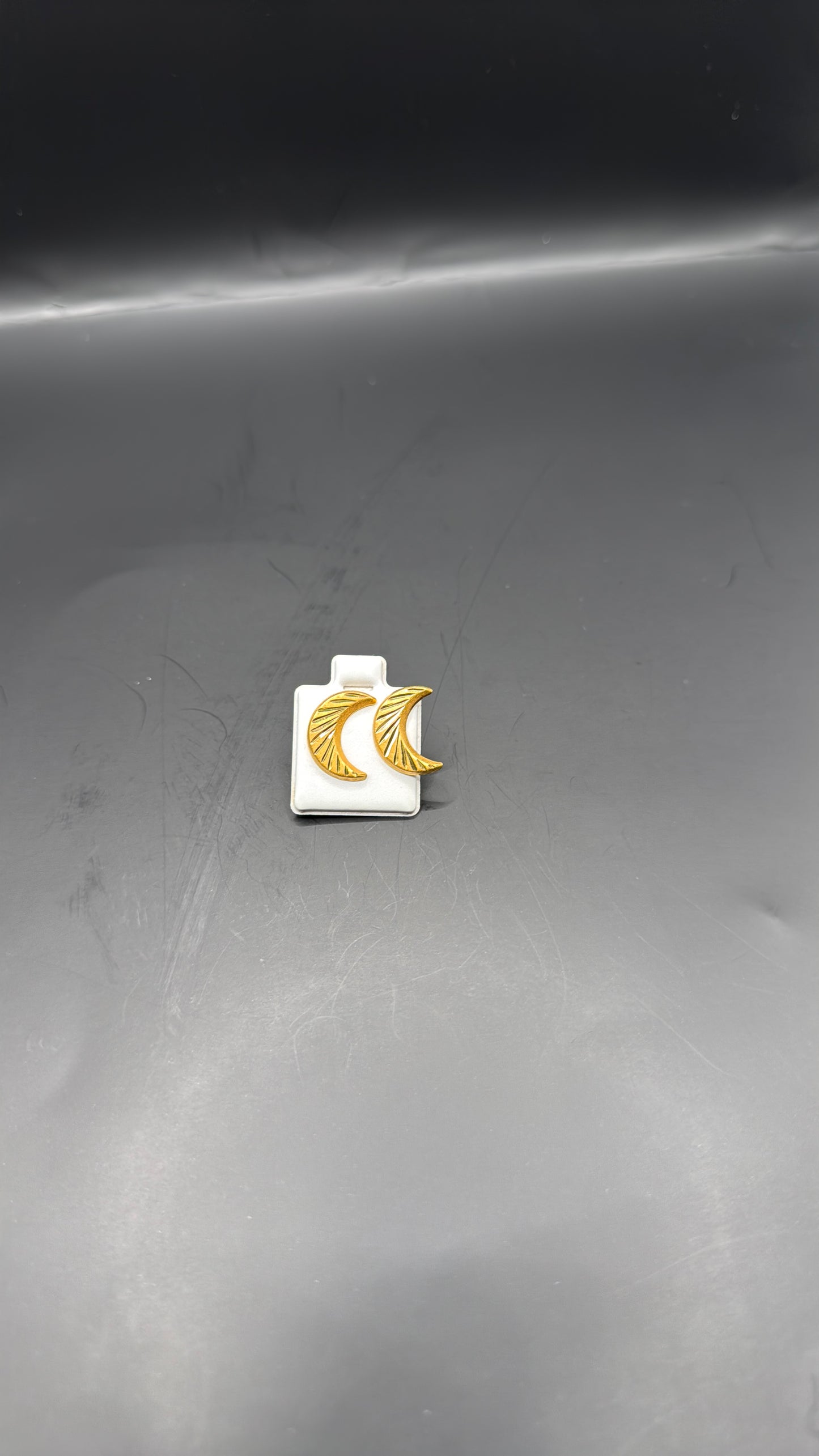 21karat Moon Earring