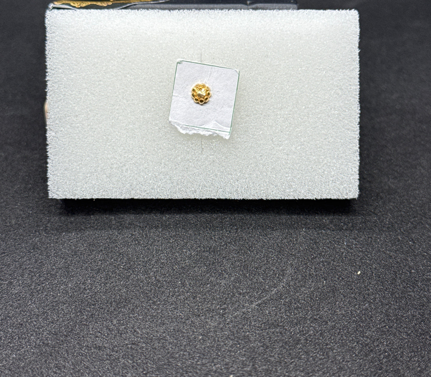 22karat Screw stud Nose pin