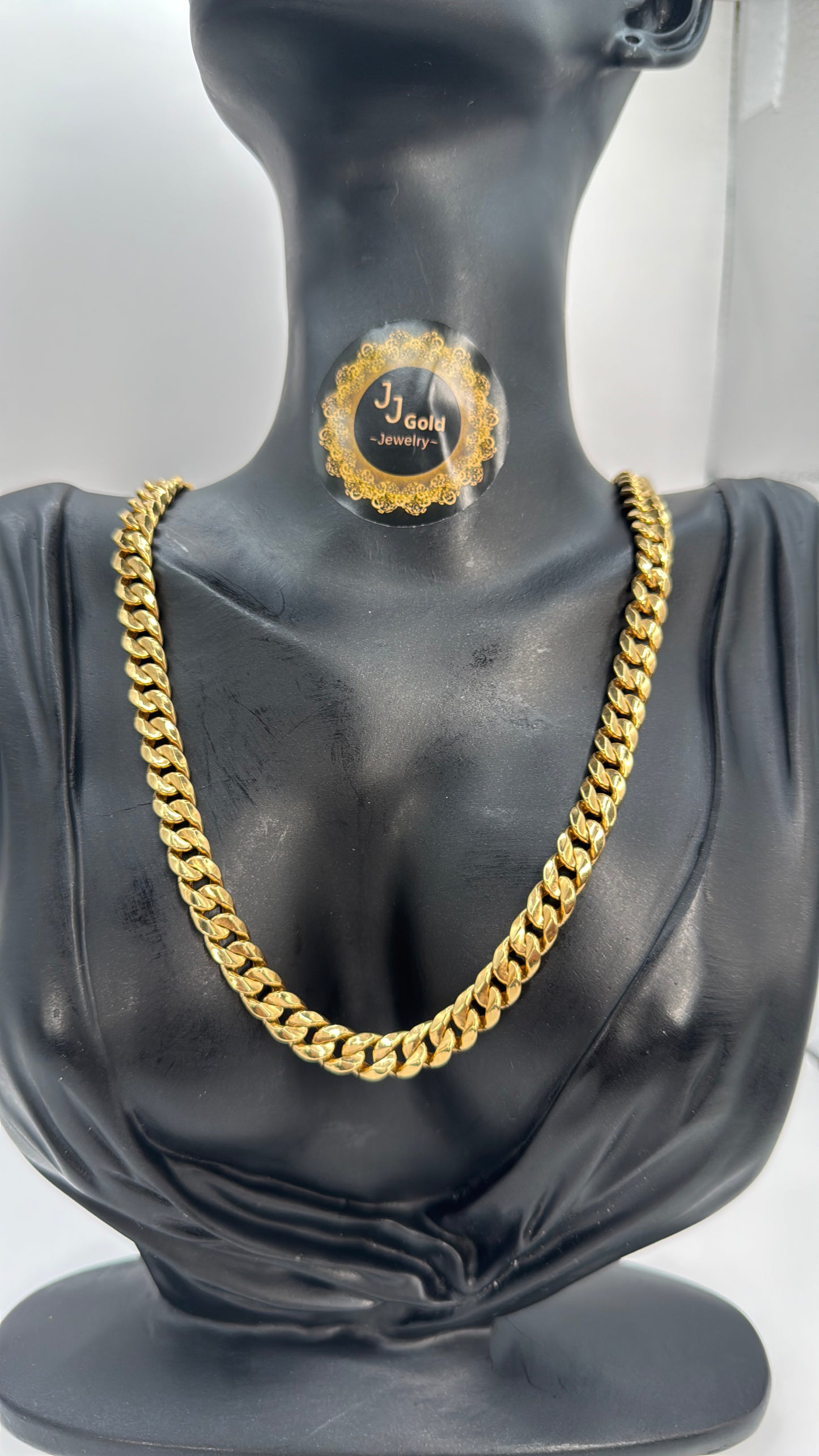 18karat cuban necklace. (Extra)