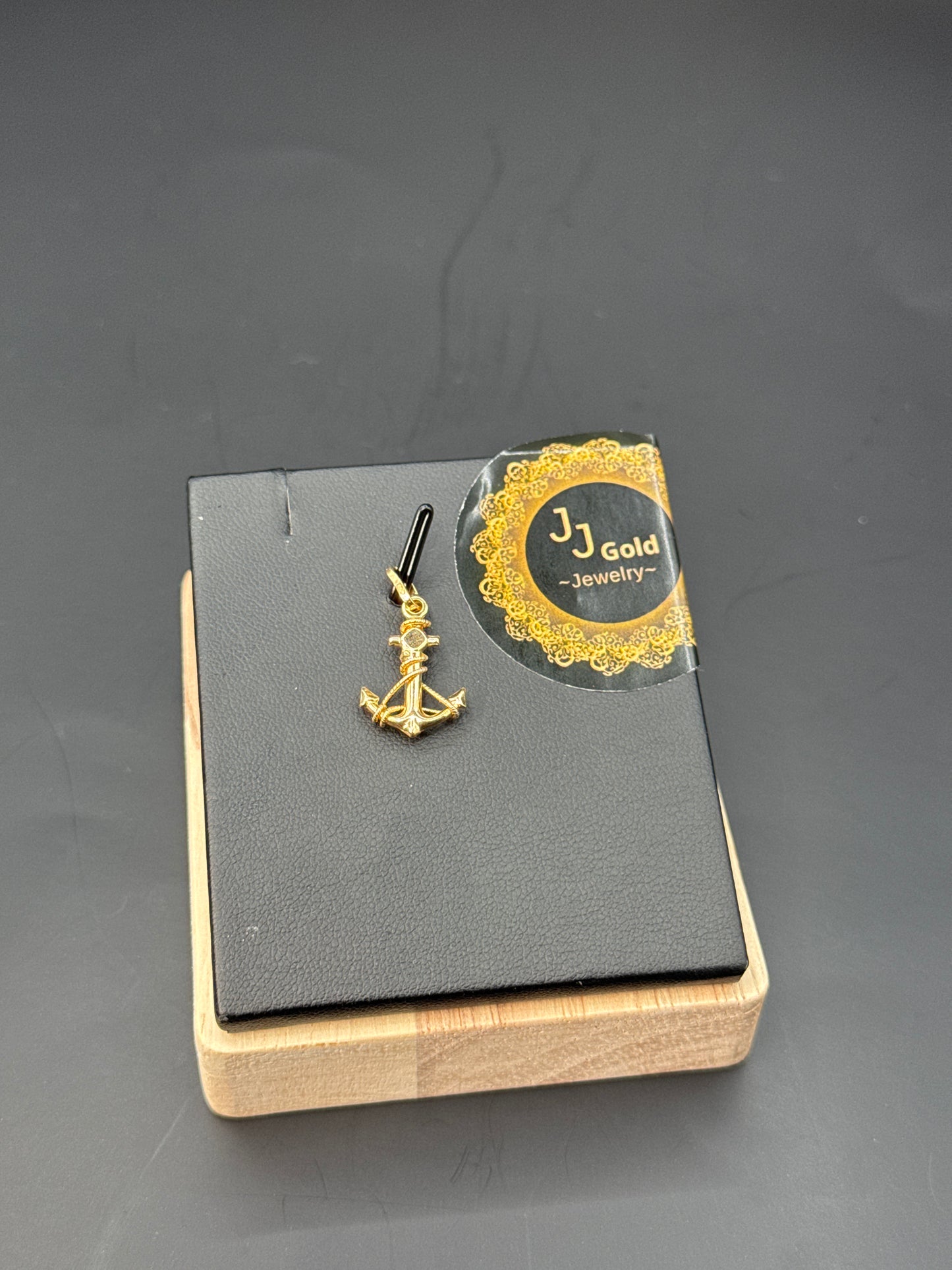 18karat Anchor Pendant