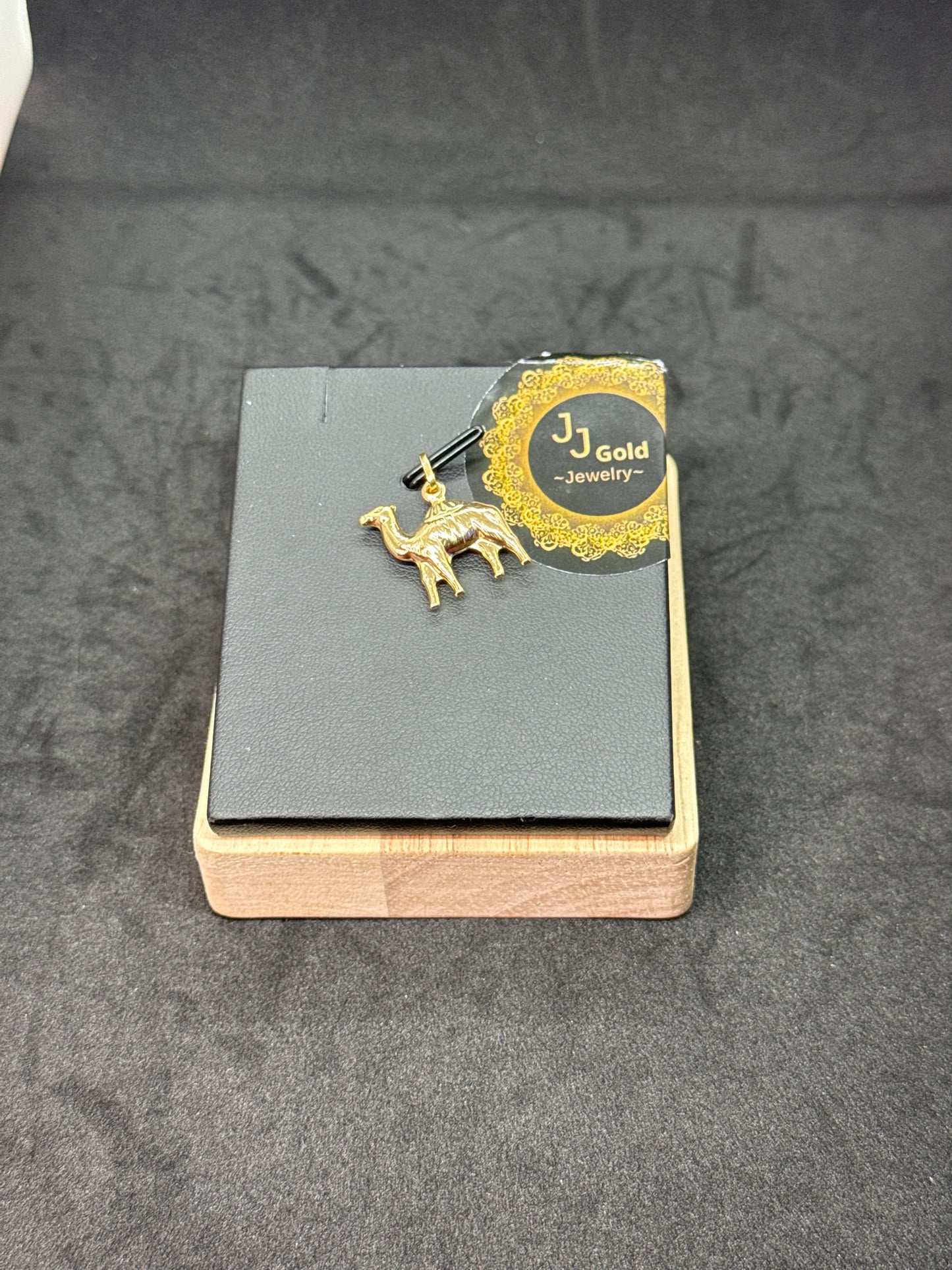 18karat Big Camel Pendant