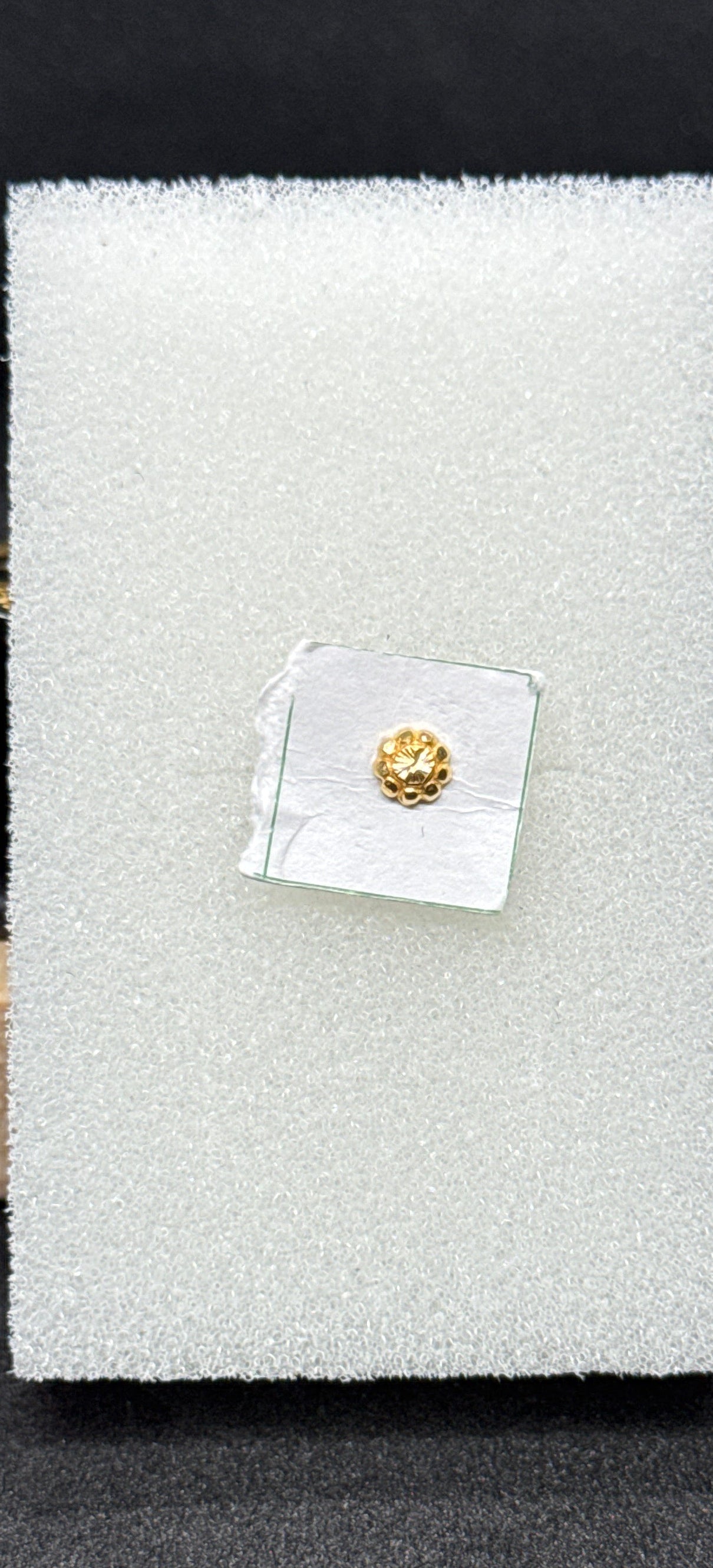 22karat Screw stud Nose pin