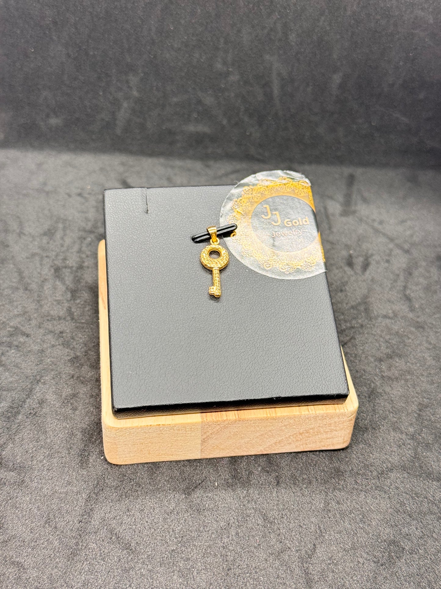 18karat Small Key Pendant