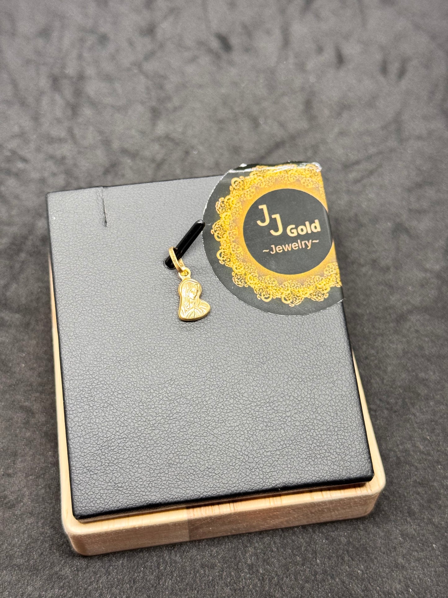 18karat Small Mary Pendant