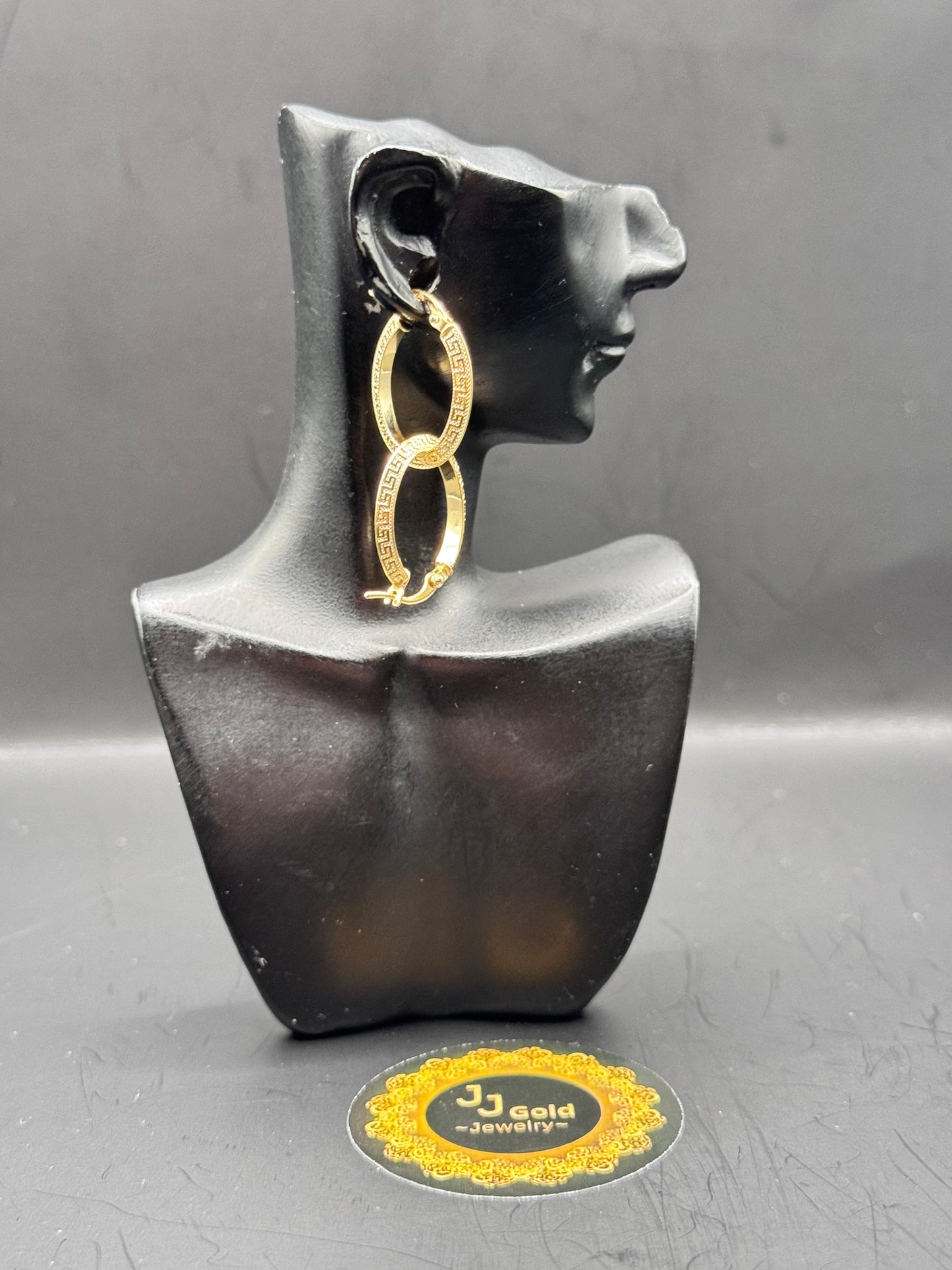 18karat oval shape clip earrings