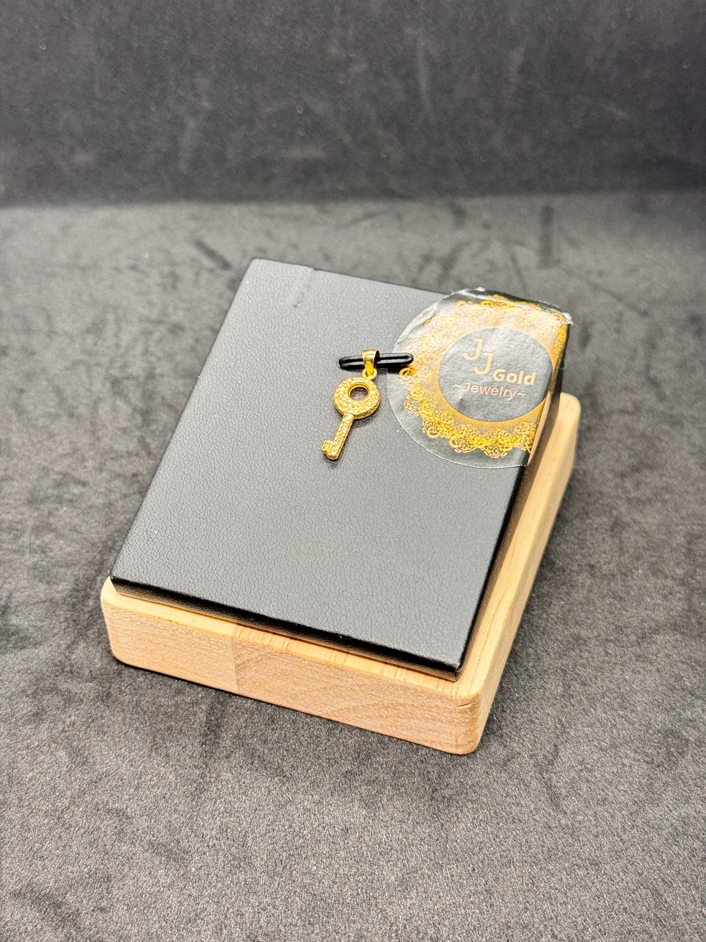 18karat Small Key Pendant