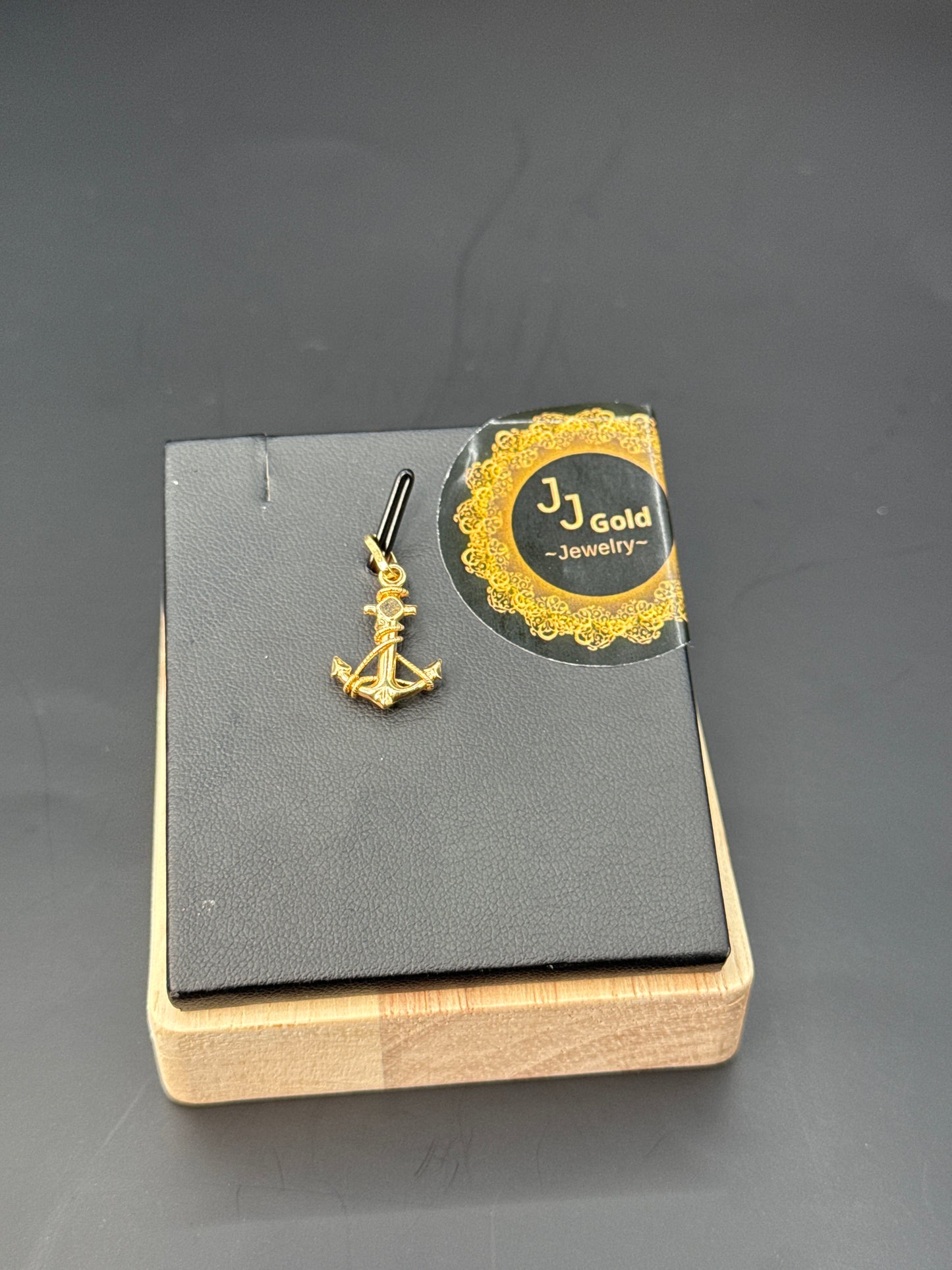 18karat Anchor Pendant