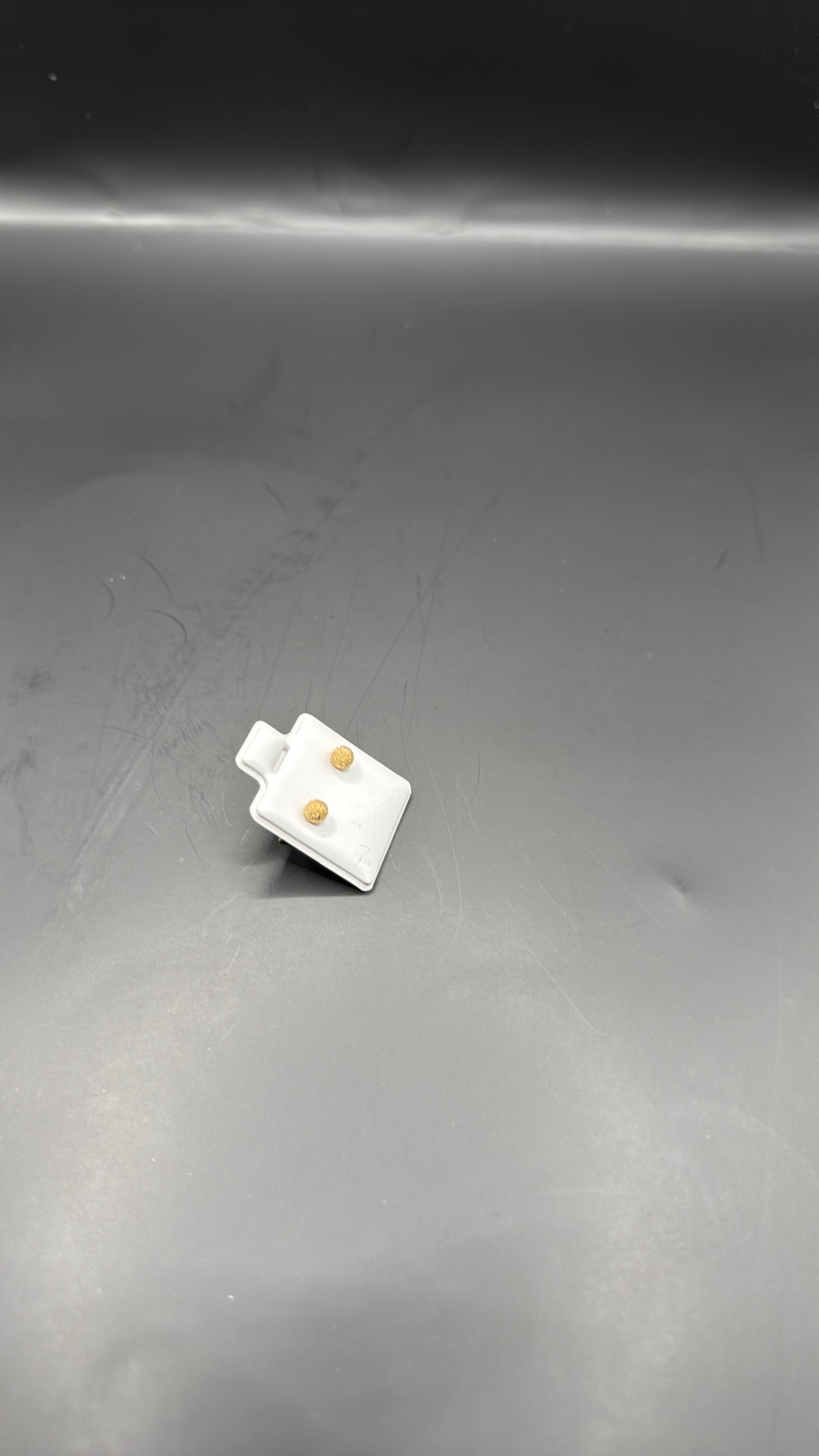 18karat Shinning stud earrings