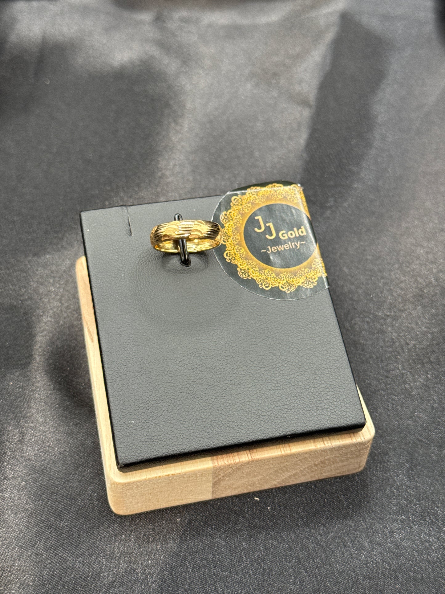 18karat Wedding band