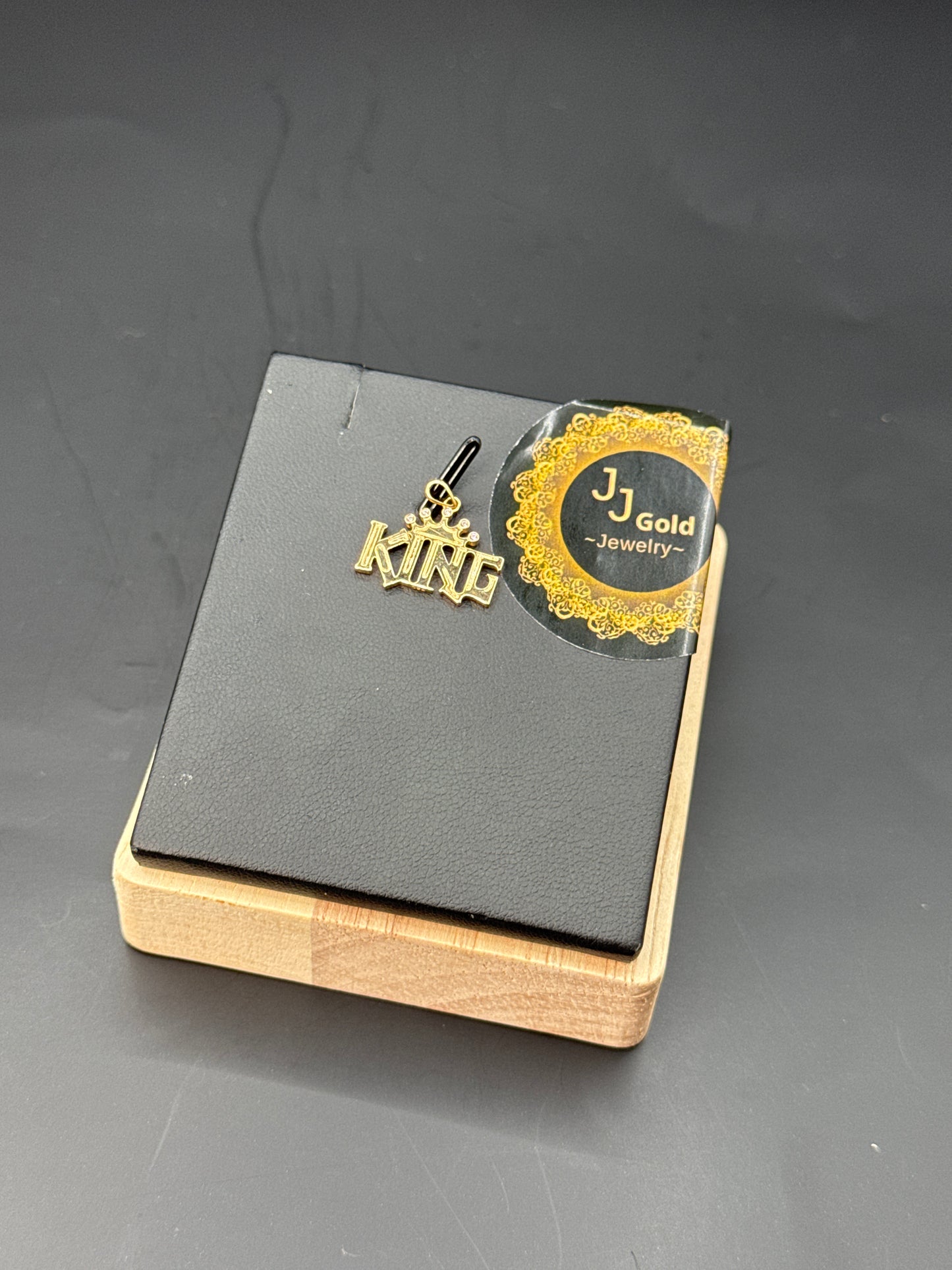 18karat King pendant