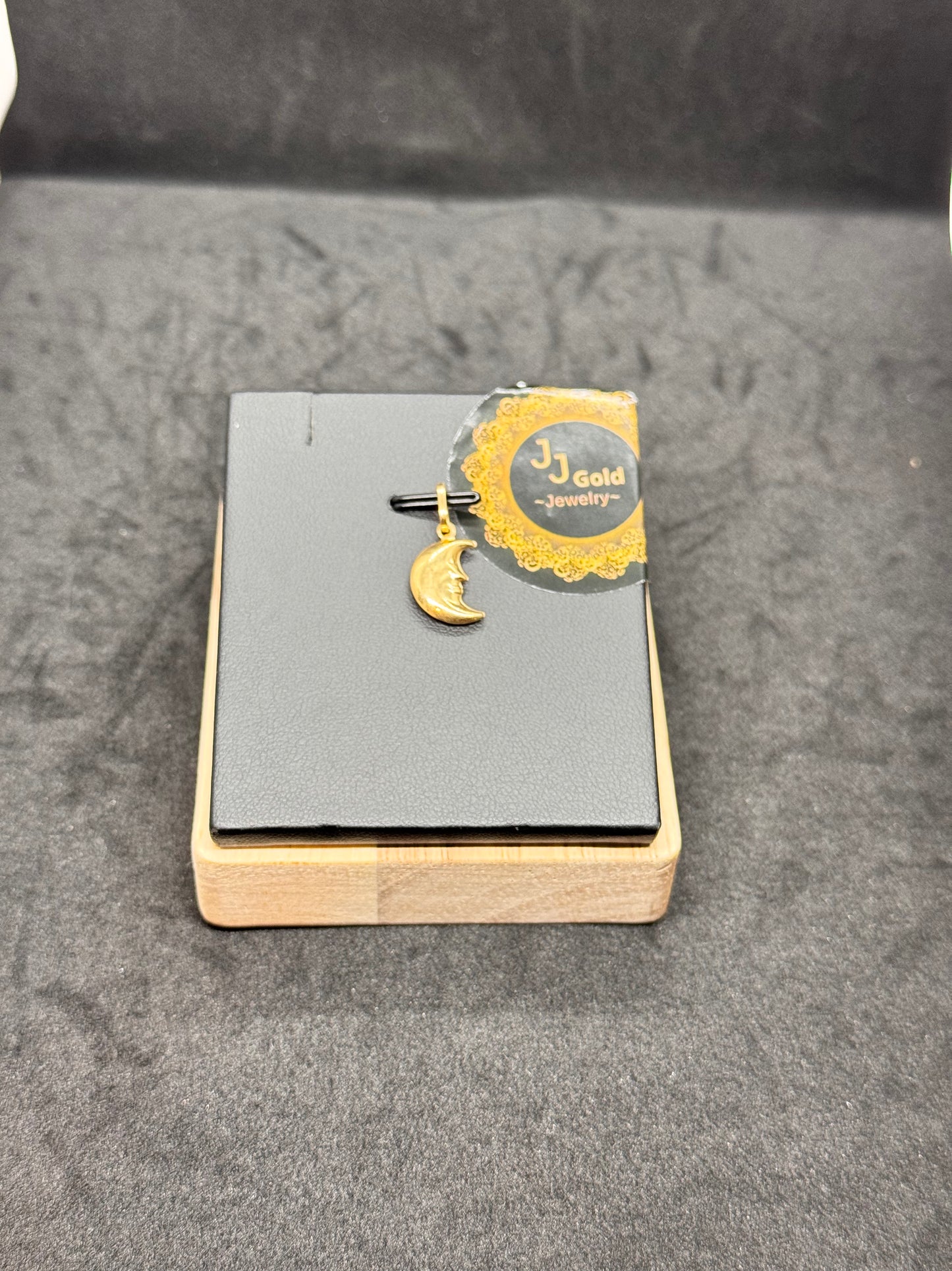 18karat Moon Pendant