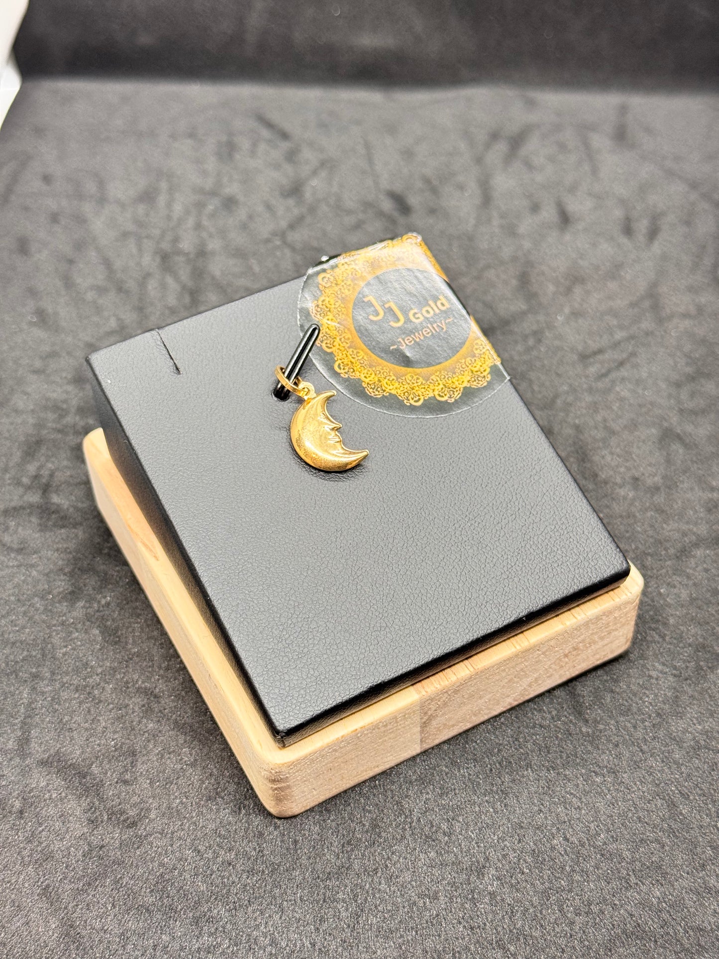 18karat Moon Pendant