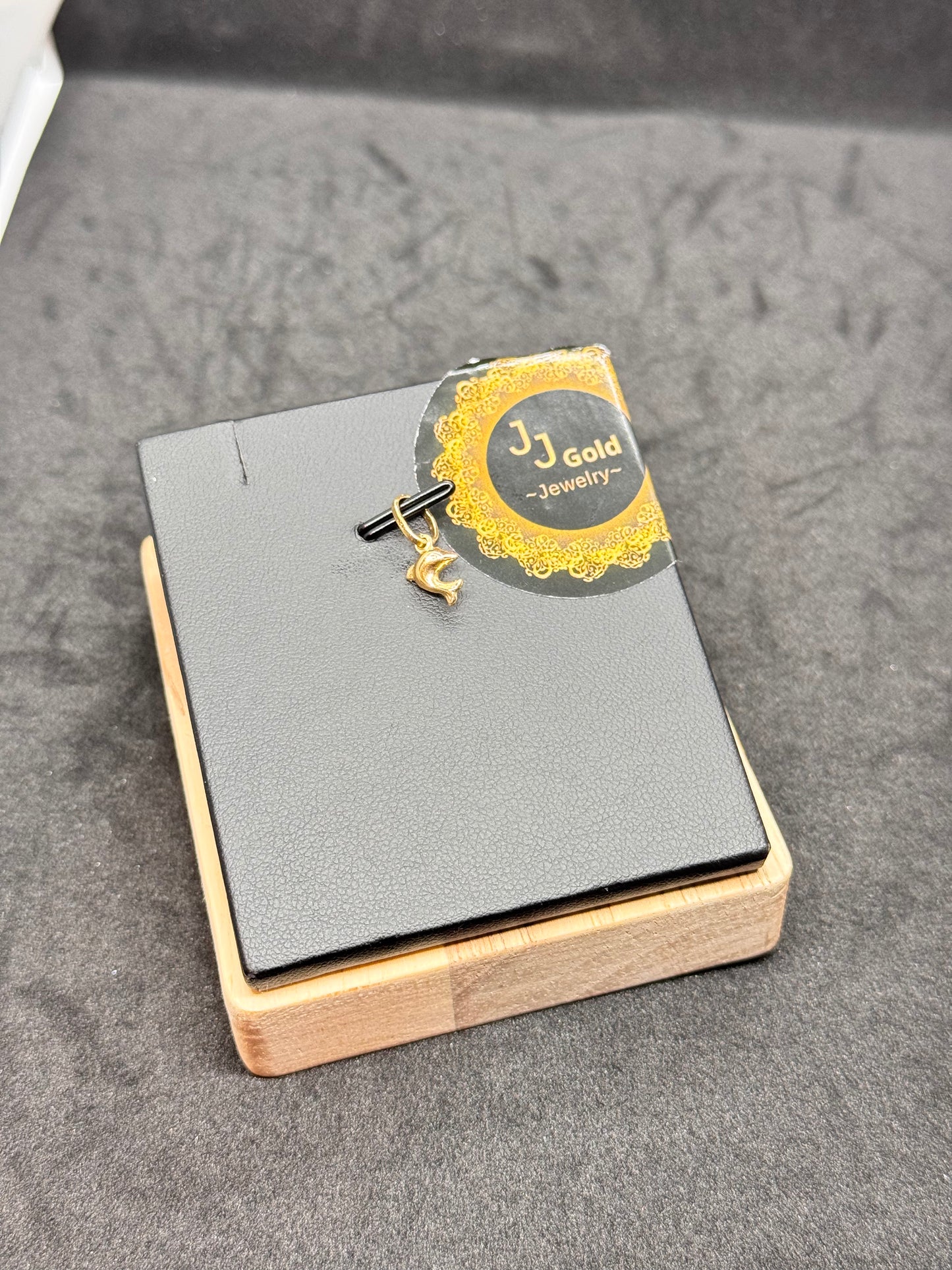 18karat small Fish pendant