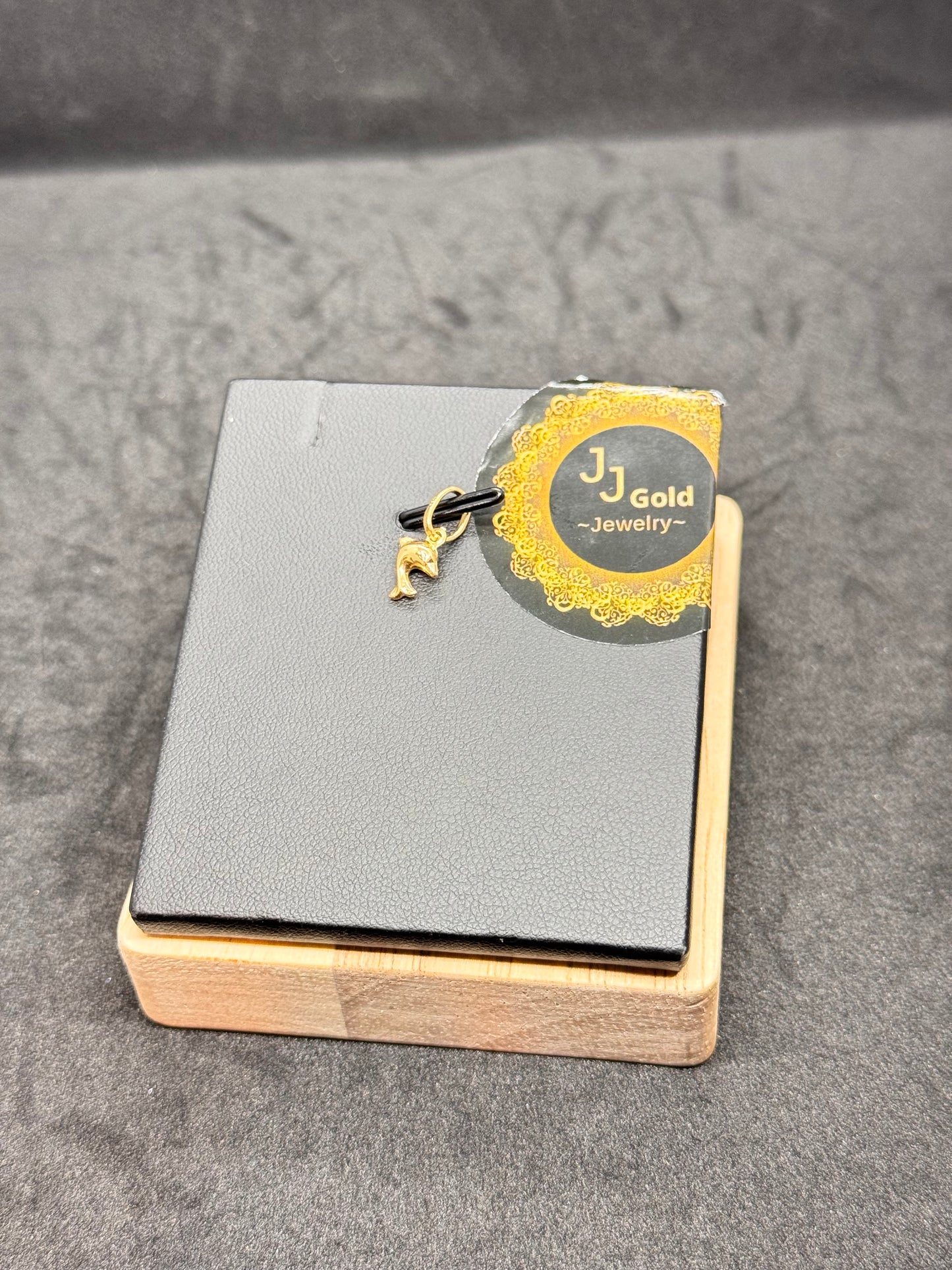 18karat small Fish pendant