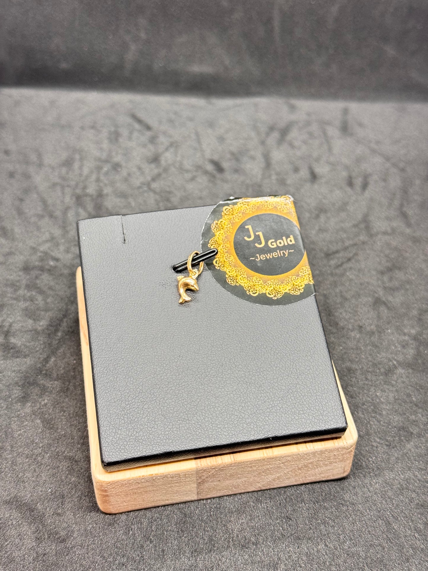 18karat small Fish pendant