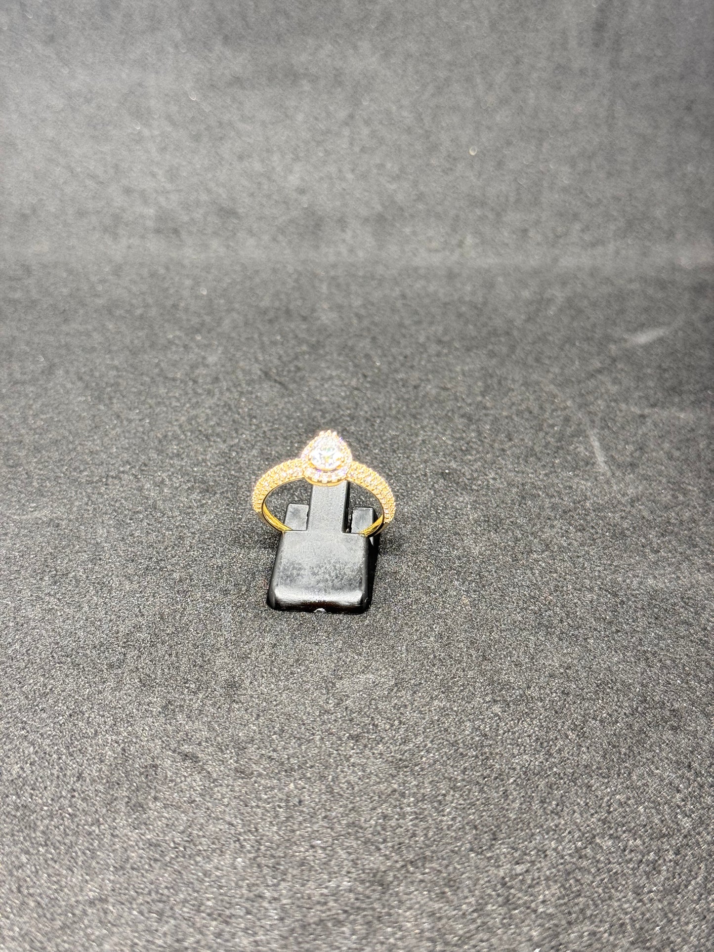 18K Gold Engagement ring