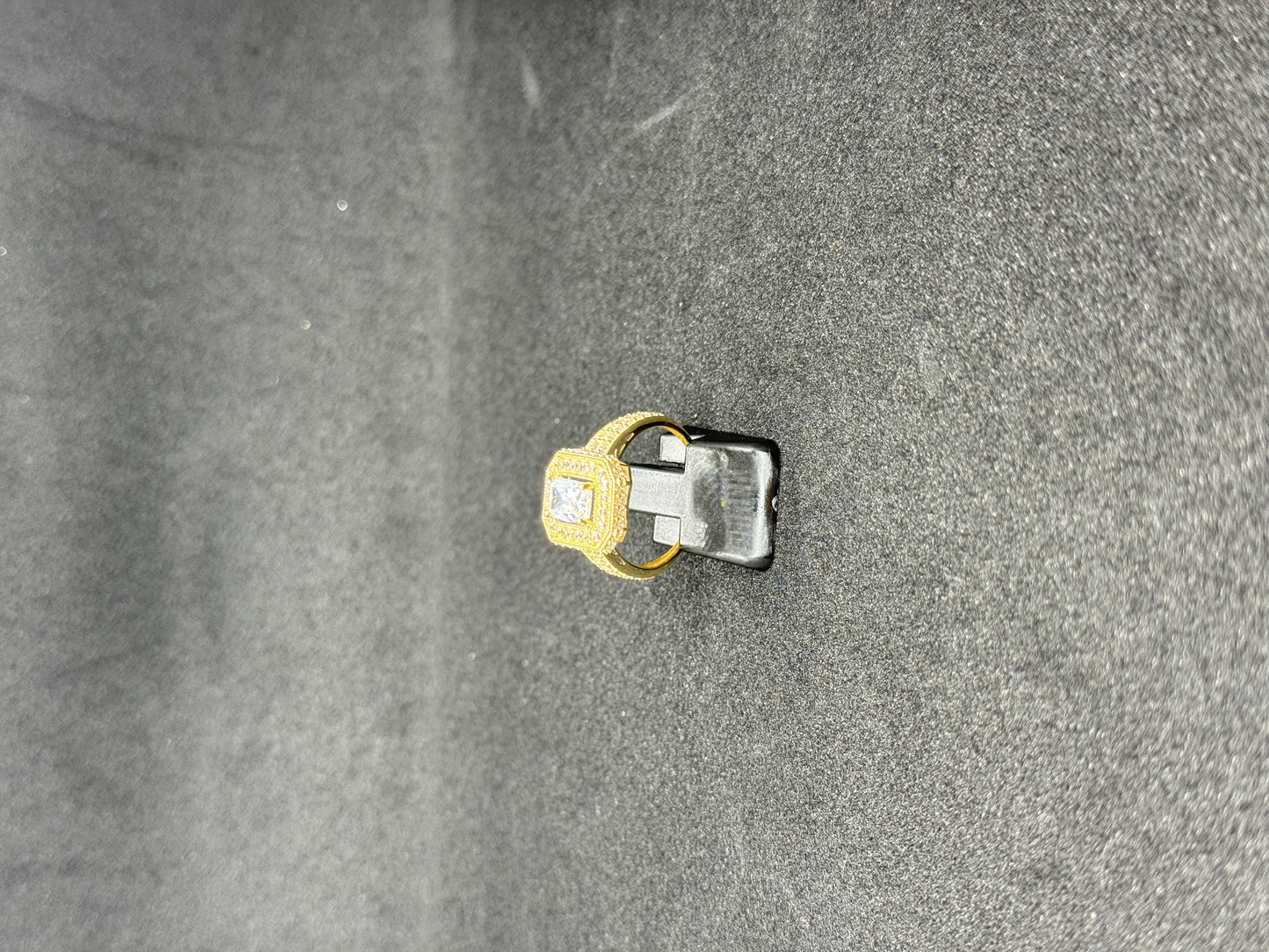 18K Female Gold Engagement Ring