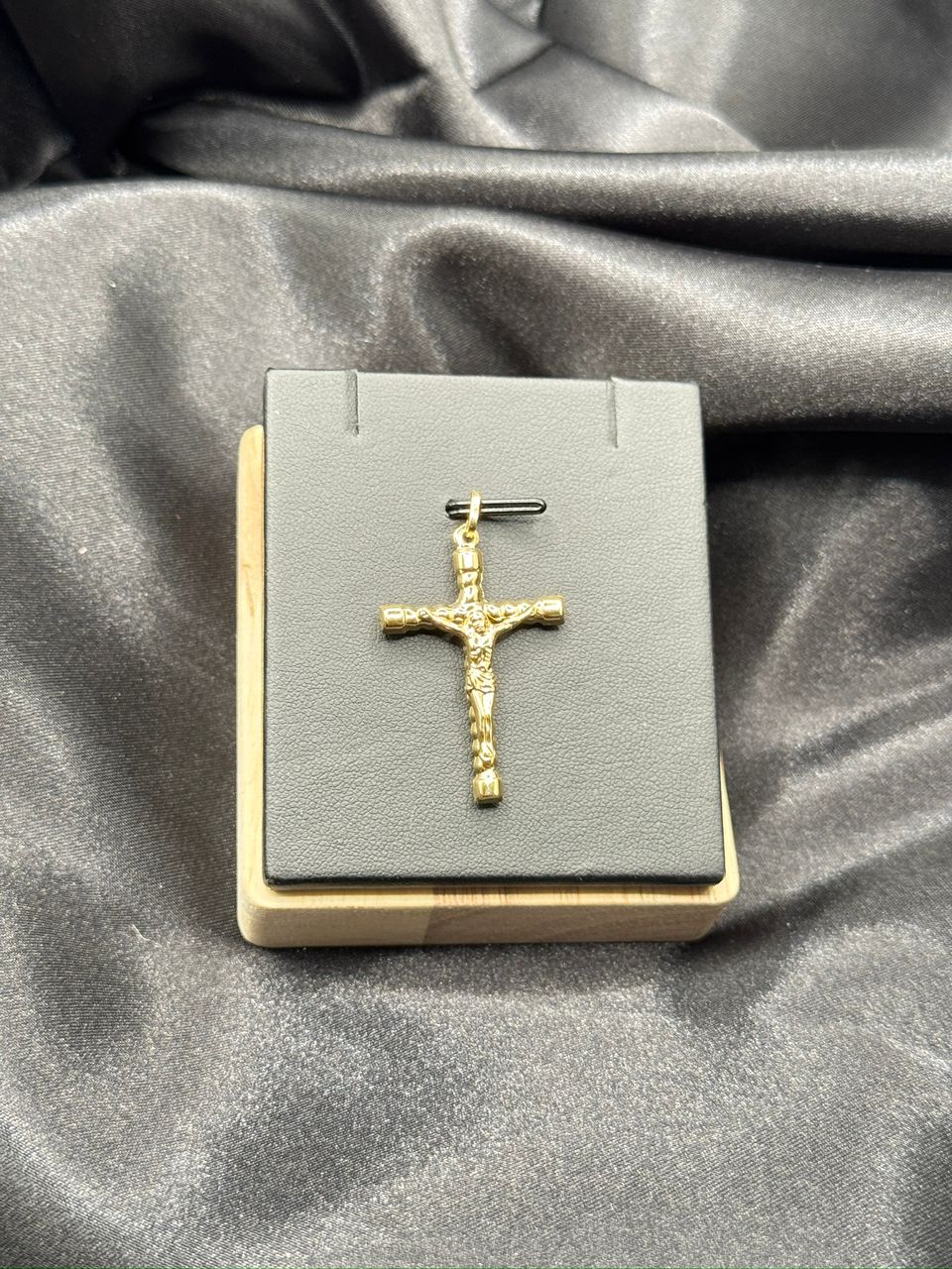 18karat cross pendant