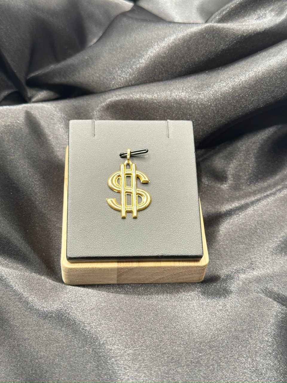 18karat Dollar sign pendant (unisex(